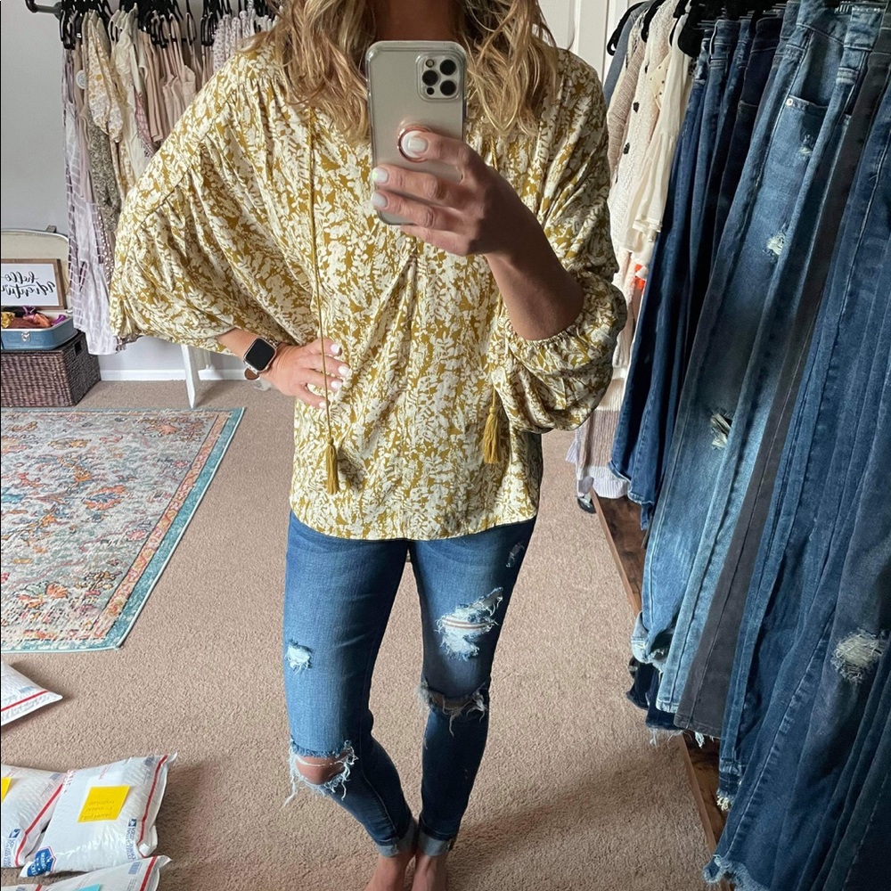 NWOT 5/$25 Hayden LA Floral Blouse